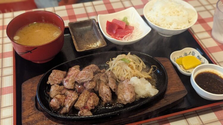 ドライブイン遊歩ハラミ定食